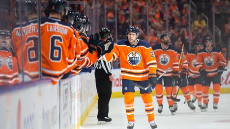 Leon Draisaitl hat die Edmonton Oilers zum Auftaktsieg gegen die Vancouver Canucks geführt