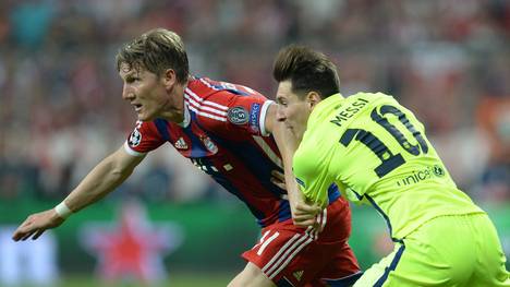 Bastian Schweinsteiger noch im Trkot der Bayern gegen Lionel Messi