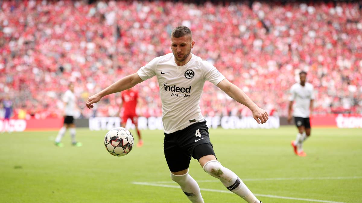 Und damit nicht genug - auch Teil drei der "Büffelherde" steht kurz vor dem Absprung. Ante Rebic soll ein lukratives Angebot von Inter Mailand vorliegen. Die Italiener sind dem Vernehmen nach bereit, bis zu 40 Millionen Euro für den bulligen Außenstürmer zu bezahlen