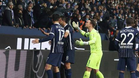 Der VfL Bochum hat sich nach dem Abbruch der Bundesliga-Partie gegen Borussia Mönchengladbach in einem offiziellen Statement entschuldigt - und Konsequenzen angekündigt.