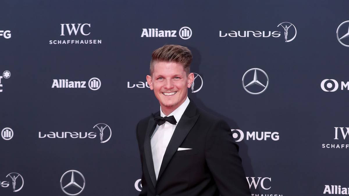 Der Preis für das frechste Lächeln geht an Skisprung-Star Thomas Morgenstern. Auch beim Österreicher dürfen die weißen Sportschuhe nicht fehlen