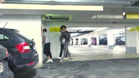 Leroy Sané steht kurz vor einem Wechsel von Manchester City zum FC Bayern München. SPORT1 zeigt das Protokoll seiner ersten Stunden in München.