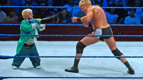 WWE beförderte Hornswoggle (l.) mangels schauspielerischen Talents nicht zum mächtigen Bösewicht