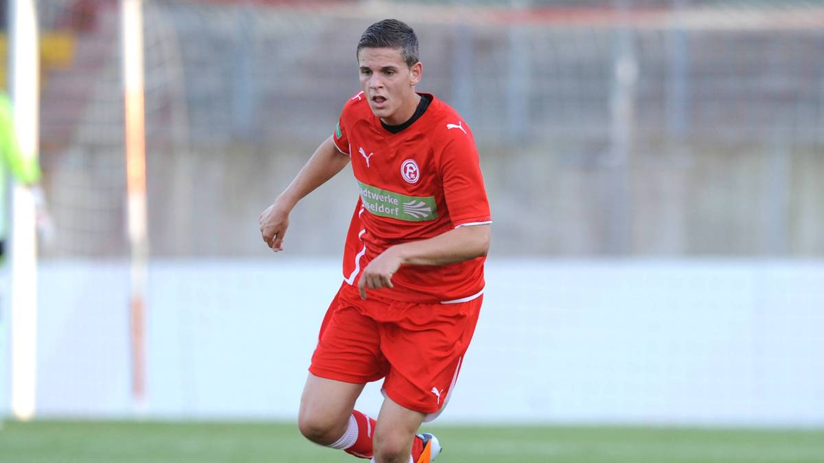 DENNIS KROL: Mit 14 von Bayer Leverkusen zum ruhmreichen FC Barcelona - diesen Weg schlug der offensive Mittelfeldspieler anno 2005 ein. Dieser Schritt war wohl eine Nummer zu groß für Krol, der dreieinhalb Jahre später zurück nach Leverkusen wechselte. Mittlerweile kickt er bei der SSVg Heiligenhaus in der sechsten Liga