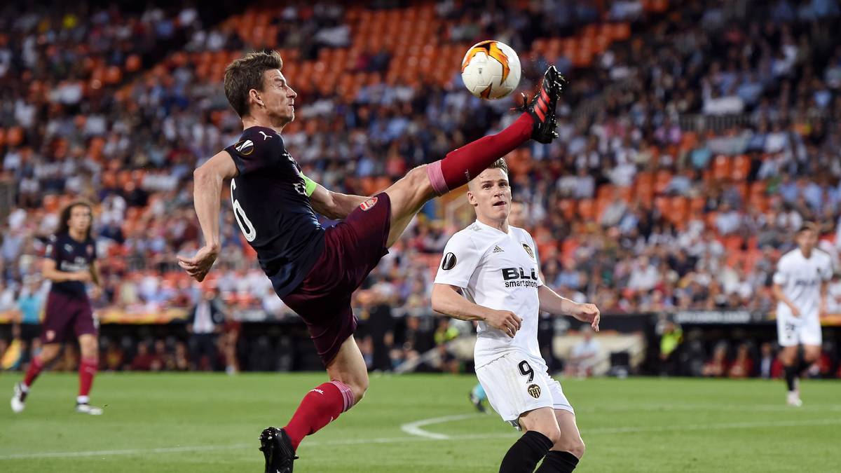 LAURENT KOSCIELNY (FC Arsenal): Ihm gegenüber steht mit Laurent Koscielny ein sehr erfahrener Mann. Ein Achillessehnenriss setzte ihn lange außer Gefecht - seit einiger Zeit ist er aber wieder unumstrittener Abwehrchef. VORTEIL ARSENAL - 2:1