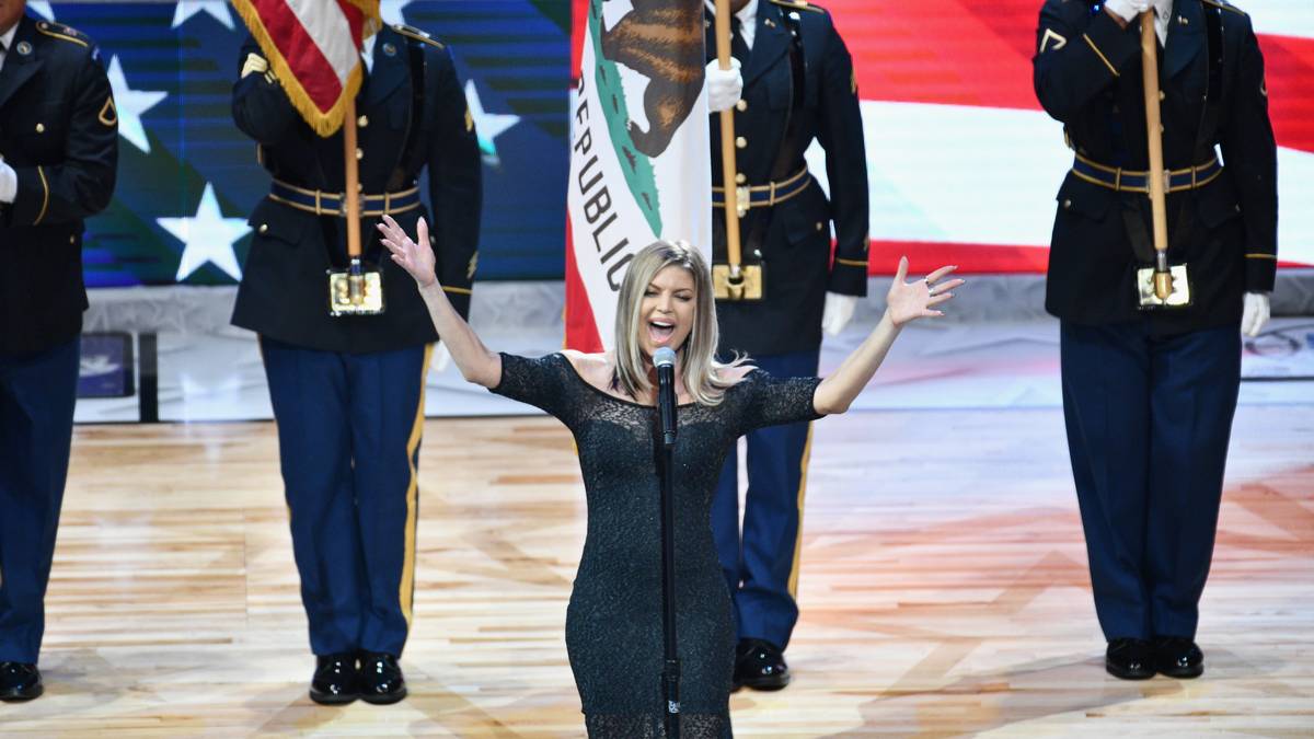 Die als weibliche Stimme der Black Eyed Peas bekannte Fergie interpretierte den "Star Spangled Banner" sehr eigenwillig, was nicht nur viele Fans amüsierte