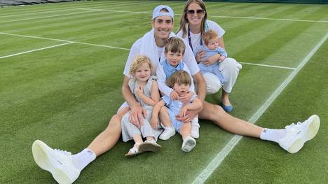 John Isner mit Frau Madison und den vier Kindern