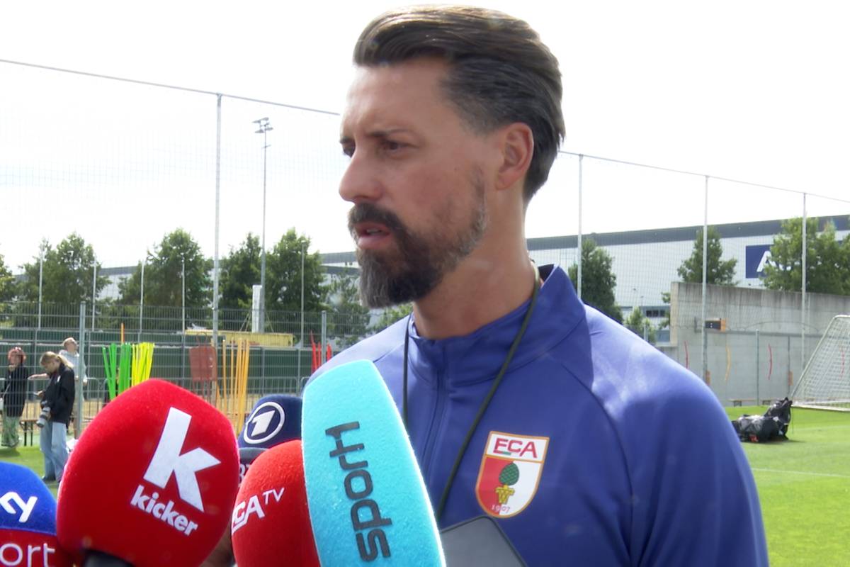 Sandro Wagner will sich beim FC Augsburg voll und ganz auf seinen Trainerjob fokussieren. Der neue Coach erklärt, wie er es angehen will.