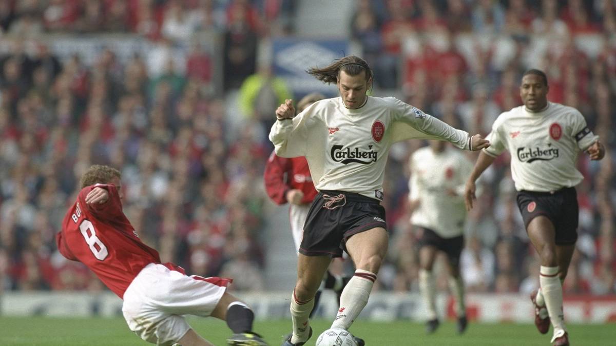 PATRIK BERGER: Der Tscheche (M.) spielte in der Jugend nur für Sparta Prag. Als Profi begann er dann aber beim Stadtrivalen Slavia. Für den FC Liverpool stand er von 1996 bis 2003 insgesamt 148 mal auf dem Rasen und erzielte 28 Tore. Zuvor war Berger ein Jahr beim BVB (27 Einsätze) aktiv