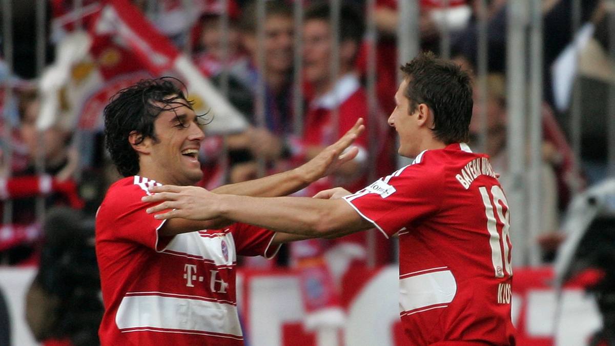 SAISON 2007/08 - 4 Stürmer: Mit neuen Stürmern holen die Bayern das nationale Double und scheitern in der Champions League erneut am AC Mailand. LUCA TONI liefert gleich wie gewünscht und trifft in 31 Bundesligaspielen 24 Mal ins Schwarze. An seiner Seite kommt MIROSLAV KLOSE immerhin auf zehn Tore in 27 Partien