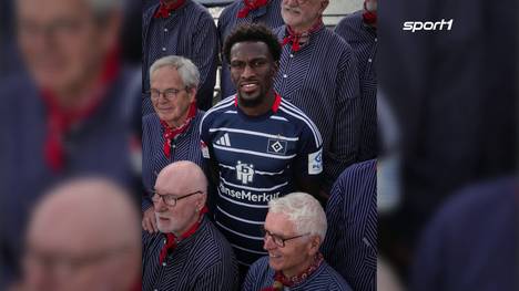 Der Hamburger SV präsentiert sein neues Auswärtstrikot für die kommende Saison. 