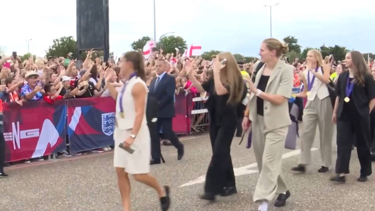 Englands EM-Heldinnen empfangen