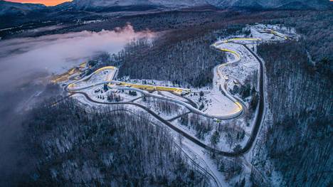 Hier sind alle Infos rund um die bekanntesten Strecken des Wintersports Bobfahren.