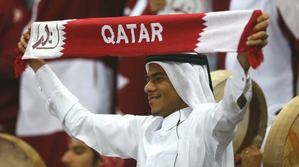 Ein Fan Katars jubelt bei der Handball-WM