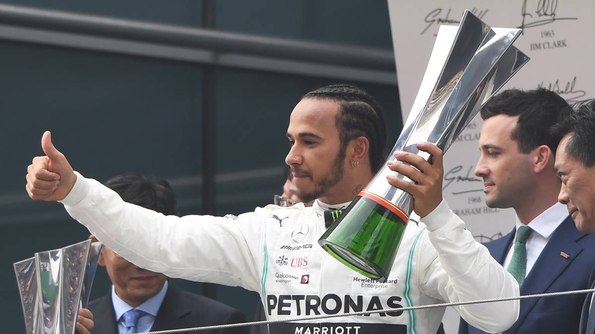 Natürlich darf auch die Übergabe des Pokals nicht fehlen