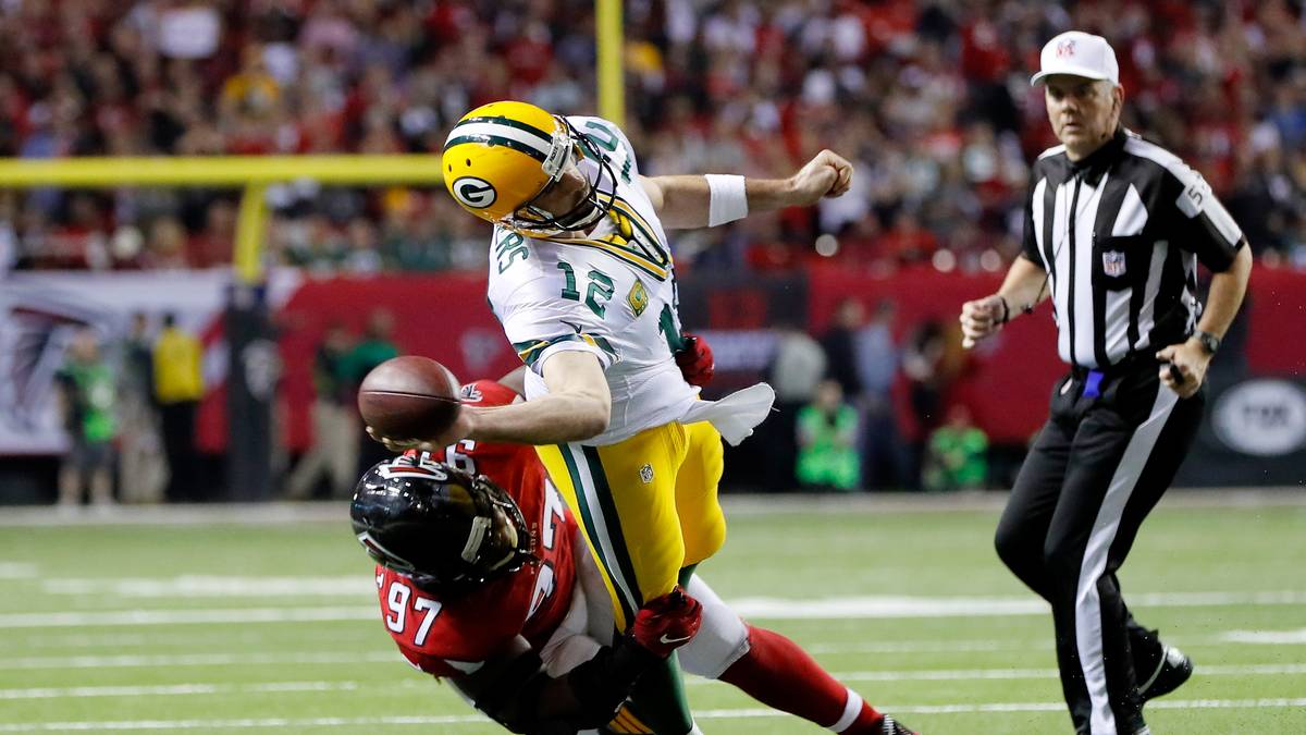 AMERICAN FOOTBALL: Ziel beim American Football ist, den Ball in die Endzone zu bringen und einen Touchdown zu erzielen. Die angreifende Mannschaft kann durch Werfen sowie Laufen einen Raumgewinn erreichen, der schließlich durch einen Touchdown oder ein erzieltes Field Goal zu Punktgewinnen führen kann. Die deutsche Mannschaft trifft im Halbfinale auf den Favoriten USA