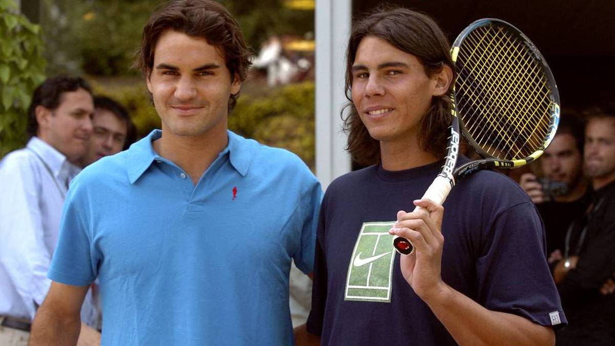 Rafael Nadal (r., mit Roger Federer) eroberte 2005 erstmals die Top 10 der Weltrangliste