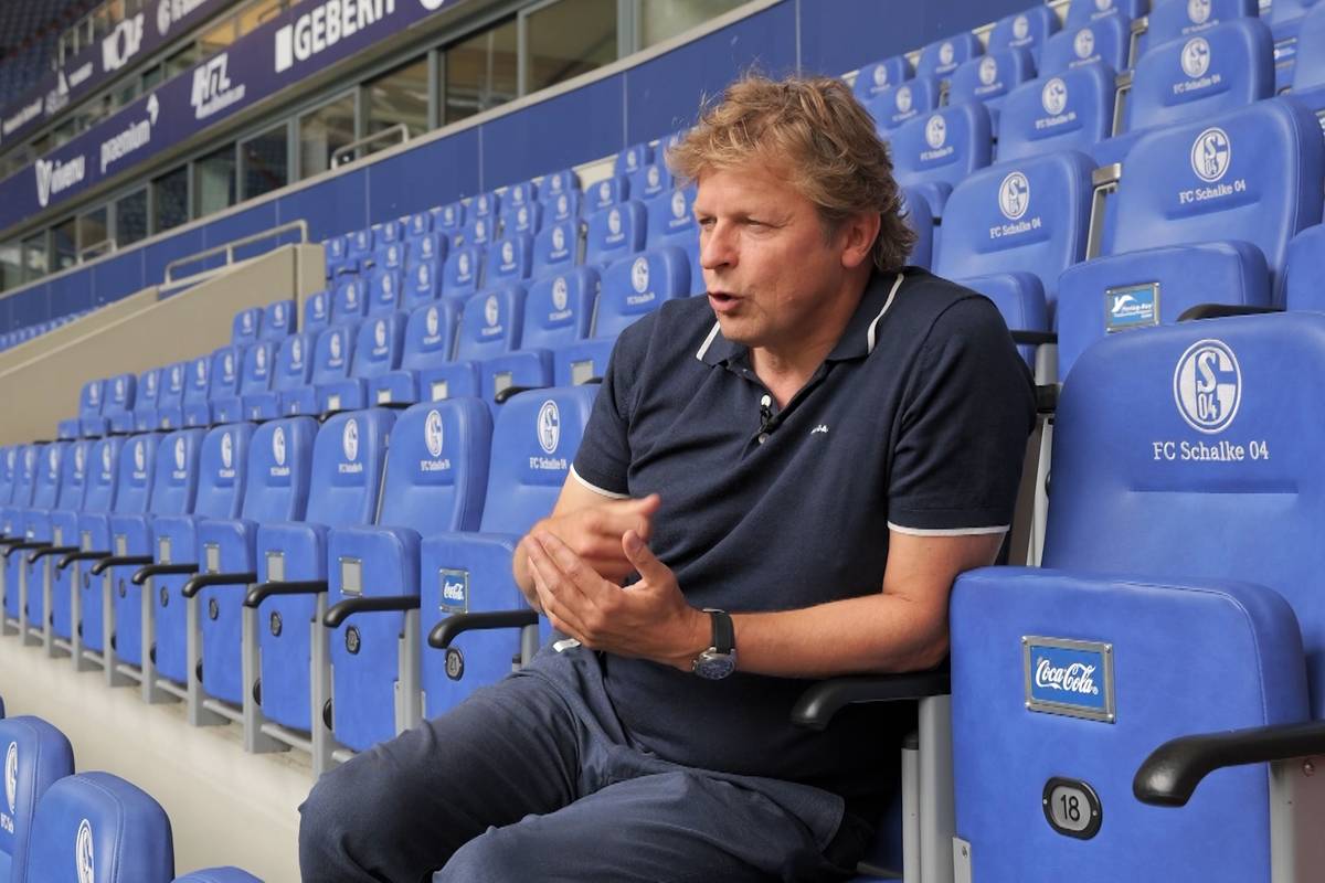 Schalkes Direktor Profifußball, Youri Mulder, spricht über das, was den Fans der Königsblauen Hoffnung machen könnte.