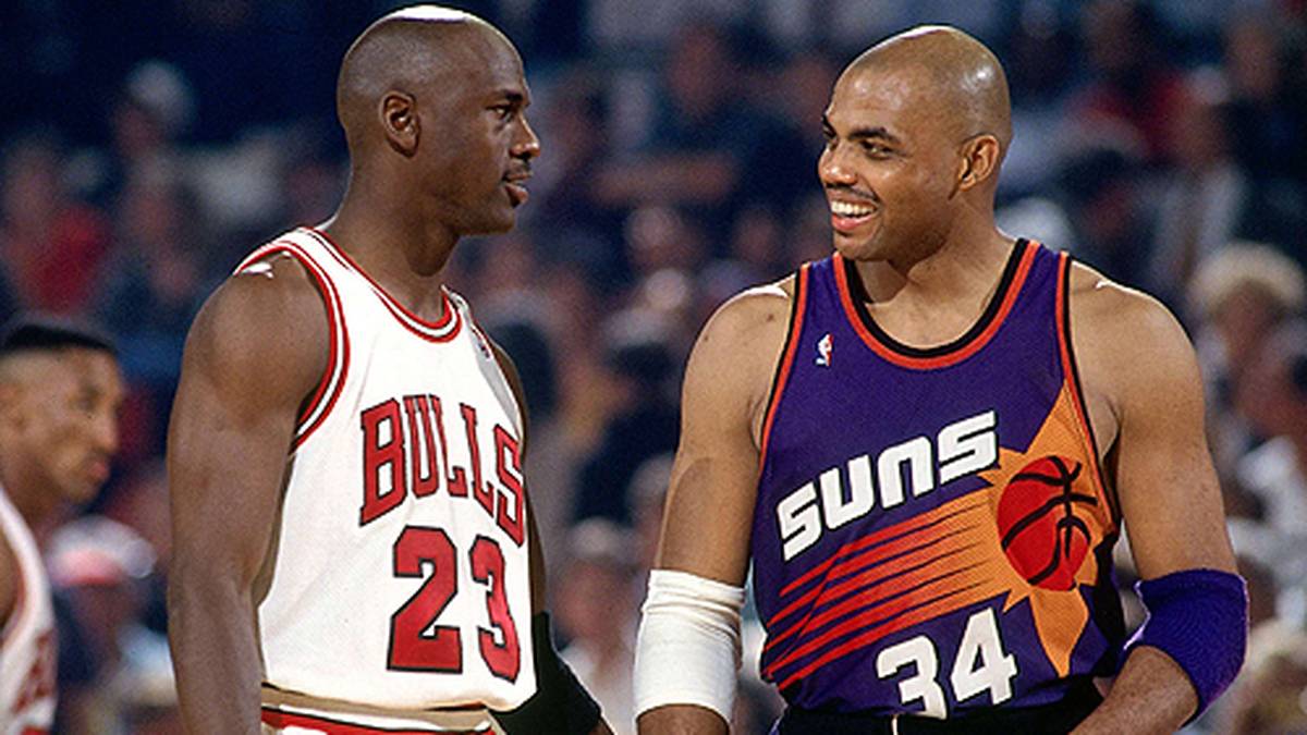 Den NBA-Titel hat er jedoch nie gewonnen. Während seiner Karriere dominierten vor allem die Chicago Bulls mit Ikone Michael Jordan.