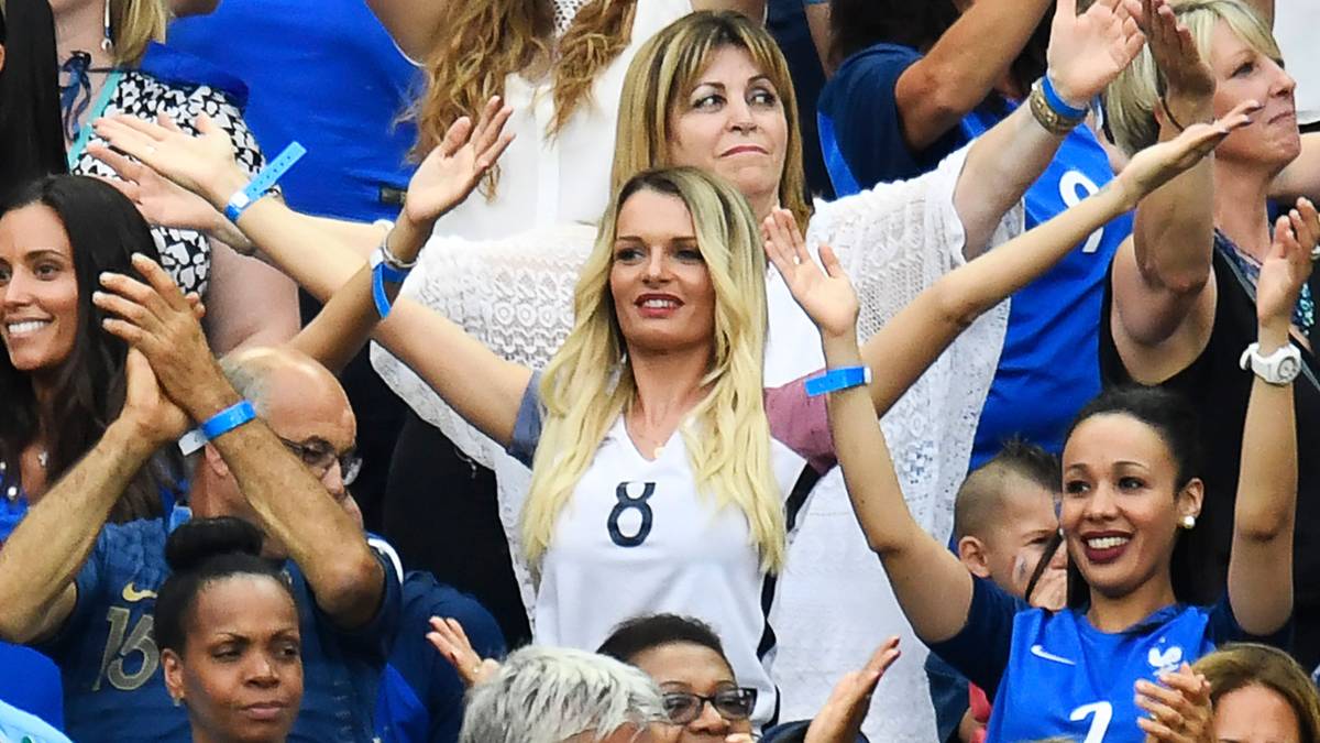 Etwas aktiver bei der Unterstützung zeigt sich Dimitri Payets Frau