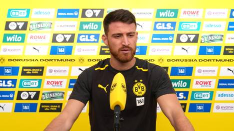 Nuri Sahin und Sven Bender sind Altbekannte beim BVB und nun auch neue Coaches im Trainerteam von Edin Terzic. Salih Özcan erklärt, wie er die beiden bisher erlebt.