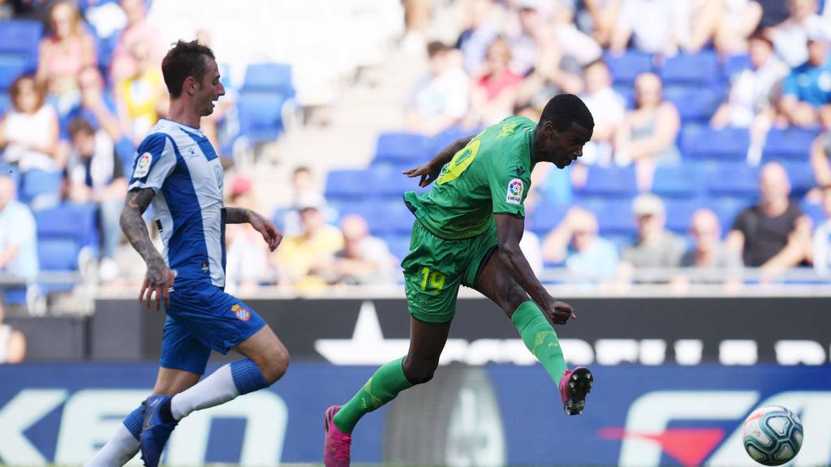 ALEXANDER ISAK (Real Sociedad): Der 19 Jahre alte Mittelstürmer sah beim BVB keine Perspektive gegeben und floh nach Spanien. Bislang mit wenig sportlichem Erfolg