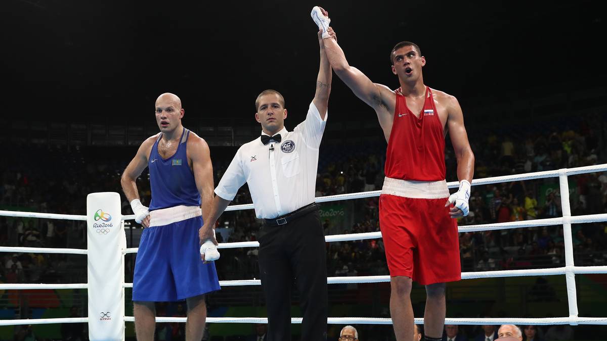 Beim olympischen Boxturnier ereigneten sich gleich mehrere Skandale. Jewgeni Tischtschenko (r.) gewann sehr umstritten Gold im Schwergewicht. Auch im Bantamgewicht kam es zu einer kontroversen Entscheidung. Der Ire Michael Conlan bezeichnete die Verantwortlichen des Box-Verbandes AIBA nach seinem Aus als "betrügerische Bastarde"