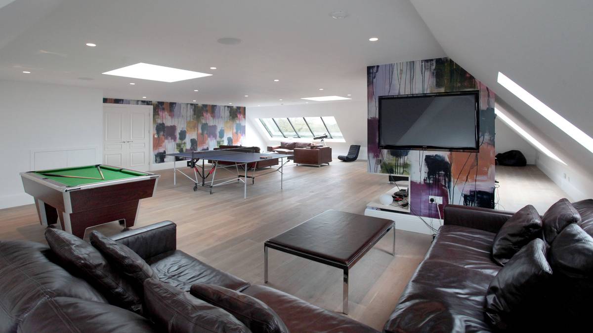 PAUL POGBA: Der Traum eines jeden Mannes: Das "Spielezimmer" des neuen Domizils von ManUnited-Star Pogba hat alles, was das Herz begehrt - Billardtisch und großer Flatscreen inklusive 