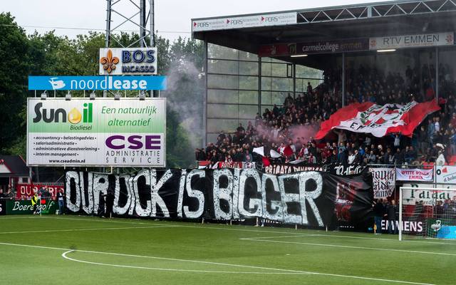 Eredivisie Irres Fan Plakat Fc Emmen Feiert Aufstieg Gegen Sparta Rotterdam