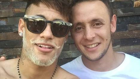 Wer hat es schon entdeckt? Neymar hat seinen Bart gefärbt.