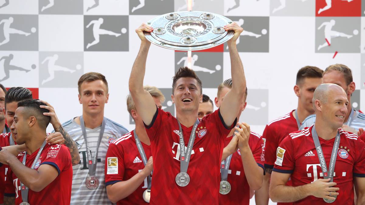 Mit Bayern erringt er zudem seine vierte Meisterschaft in Folge, verliert aber im DFB-Pokal-Finale gegen Frankfurt und scheitert zudem im Halbfinale der Champions League wieder einmal an Real Madrid. In den wichtigen Spielen in diesen Wettbewerben bleibt er diesmal blass