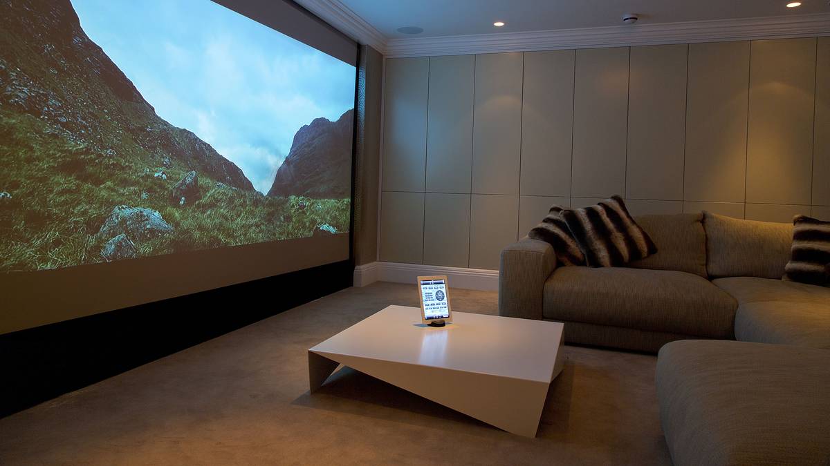 Doch was wäre eine richtige Luxus-Villa ohne riesigen Kinoraum? Hier kann Pogba nach einem harten Arbeitstag mit Freunden die Füße hochlegen und relaxen