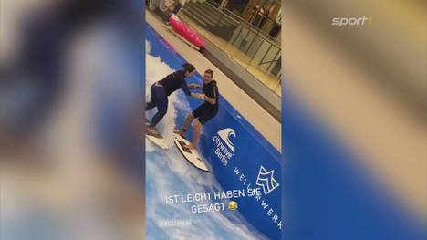 Bevor es für Max Kruse mit der DFB-Auswahl zu den olympischen Spielen geht, versucht sich der Union-Profi beim Surfen.