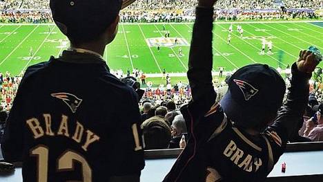 Tom Bradys Kinder waren während des Spiels Feuer und Flamme.