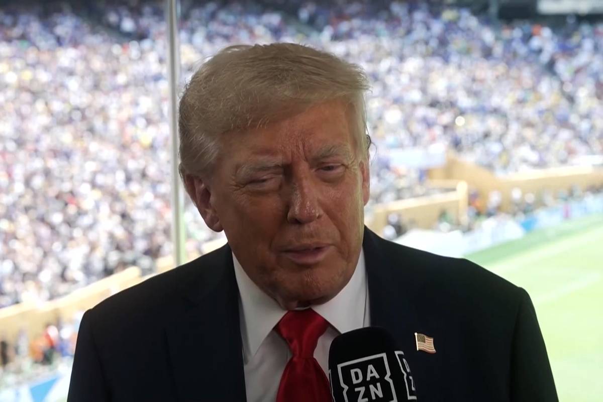 Die Klub-WM 2025 ist nun offiziell vorbei. Nach dem Turnier lobte US-Präsident Donald Trump seinen "Freund" Gianni Infantino, der ihm sogar die Trophäe überließ.