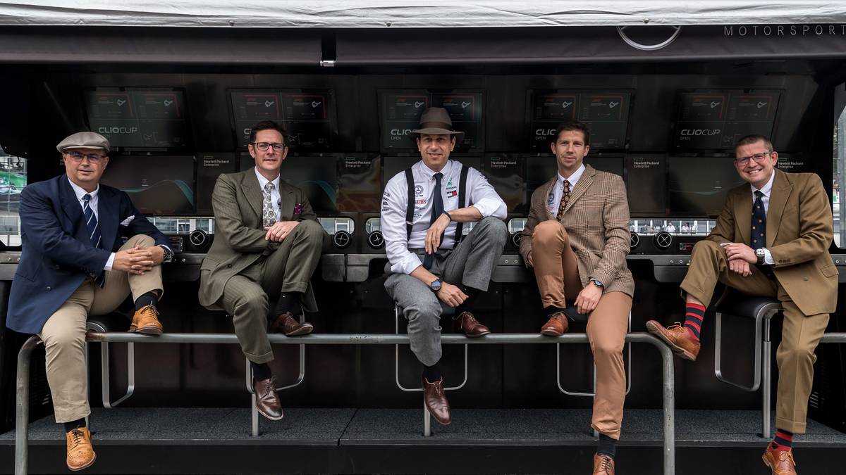 FLOP - MERCEDES – 125 Jahre Motorsport, gespickt mit Erfolgen. Eine faszinierende Story, die gebührend gefeiert gehört. Haben die Sterne im Vorfeld des Grand Prix auch getan und mit ihrem Auftreten am Hockenheimring optisch jedem sichtbar gemacht