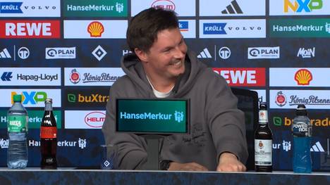 Lukas Kwasniok animiert die Hamburger Journalisten nach dem Bundesliga-Topspiel zu einem kollektiven Applaus. 