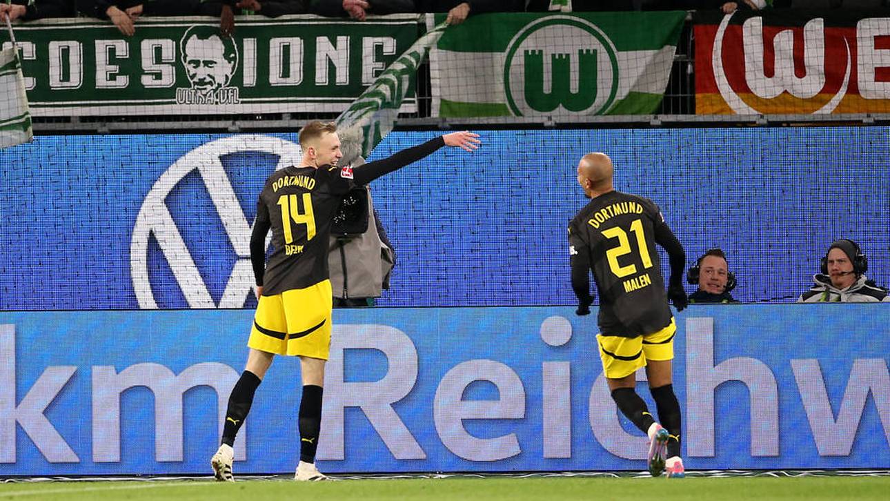 Maximilian Beier (l.) und Donyell Malen (r.) präsentierten beide nach ihren Toren einen Darts-Jubel