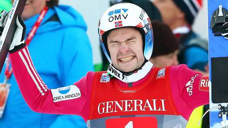 Anders Jacobsen feiert seinen Sieg in Garmisch.