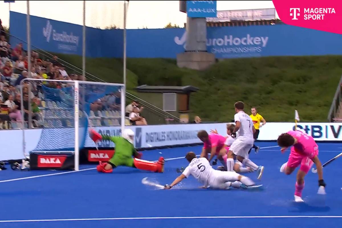 Die deutsche Hockey-Nationalmannschaft hat den EM-Auftakt gegen Frankreich nach einem spektakulärem Comeback gemeistert.