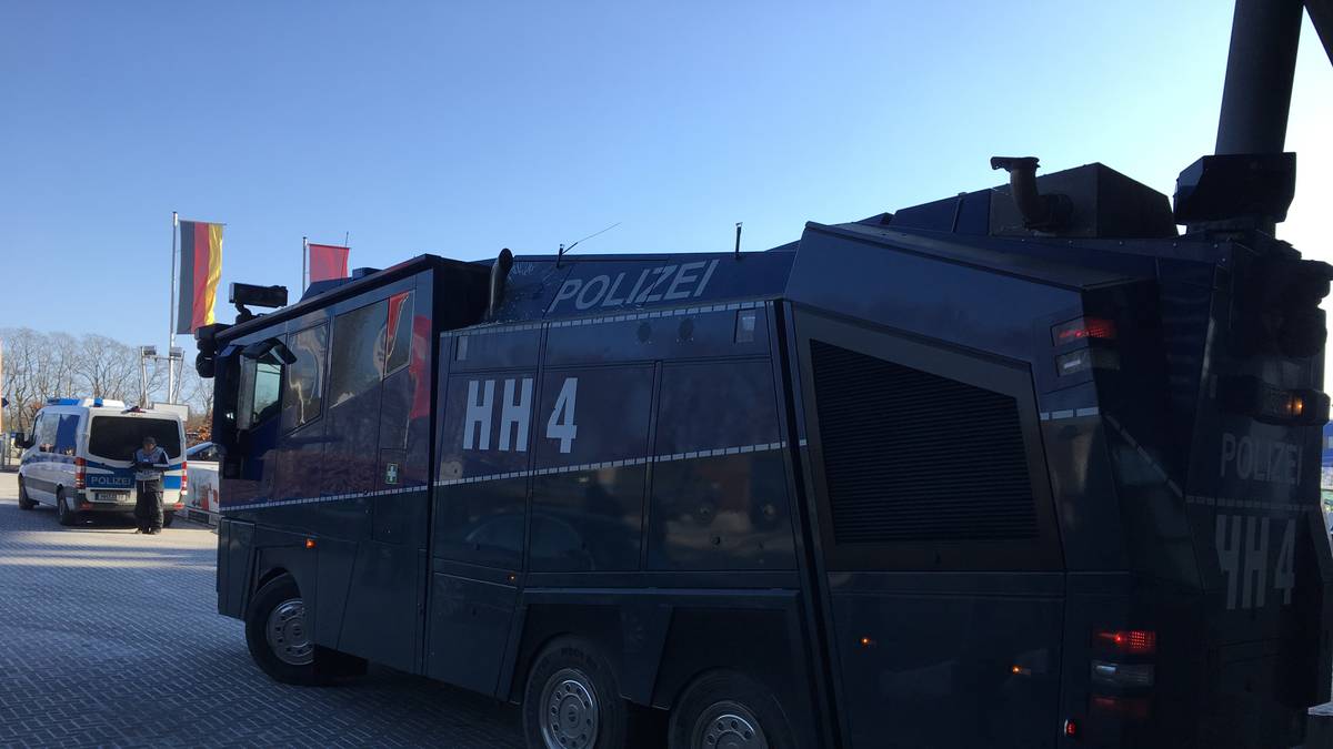 Der HSV stellt sich damit auf mögliche Ausschreitungen ein, nachdem am vergangenen Wochenende einige Anhänger beinahe einen Spielabbruch provoziert hatten