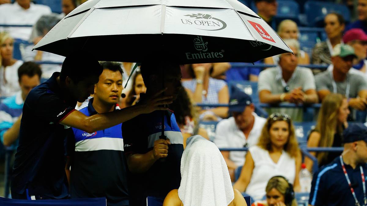 ... unterbricht eine Regenpause die Partie...