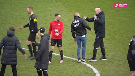 Der 1. FC Kaiserslautern schießt sich in Zwickau weiter in Richtung Liga 2. Für Aufregung sorgte ein verweigerter Handschlag und ein Schubser von Lautern-Trainer Antwerpen gegen Joe Enochs.