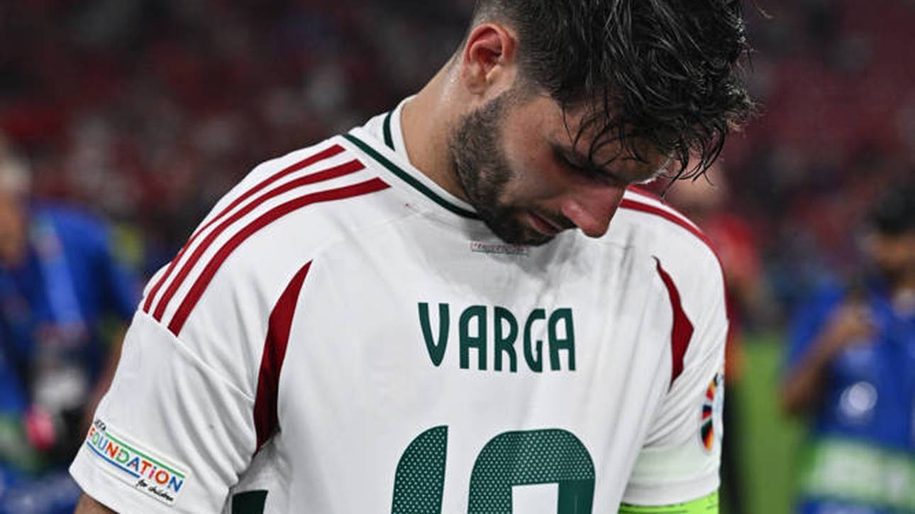 Trainer und Spieler besuchen Varga