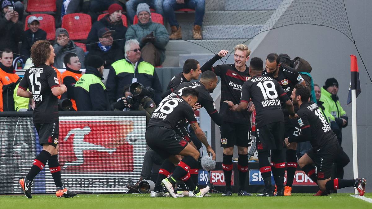 JULIAN BRANDT (u.v.a.): Der "Salzjubel" ist seit einigen Jahren ein von vielen Fußballern aufgegriffener Trend - er geht zurück auf den türkischen Starkoch Nusret Gökçe alias Salt Bae, zu dessen Markenzeichen die extravagante Art gehört, seine Gerichte zu salzen