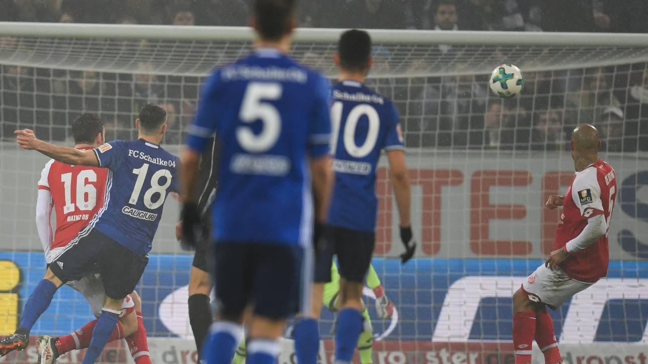 Schalke festigt Platz zwei