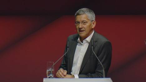 Die Bayern sind aktuell nicht als Talentschmiede bekannt. Das soll sich in Zukunft ändern, findet zumindest Präsident Hainer. Er fordert mehr Profis die beim FC Bayern von der Pike auf ausgebildet werden