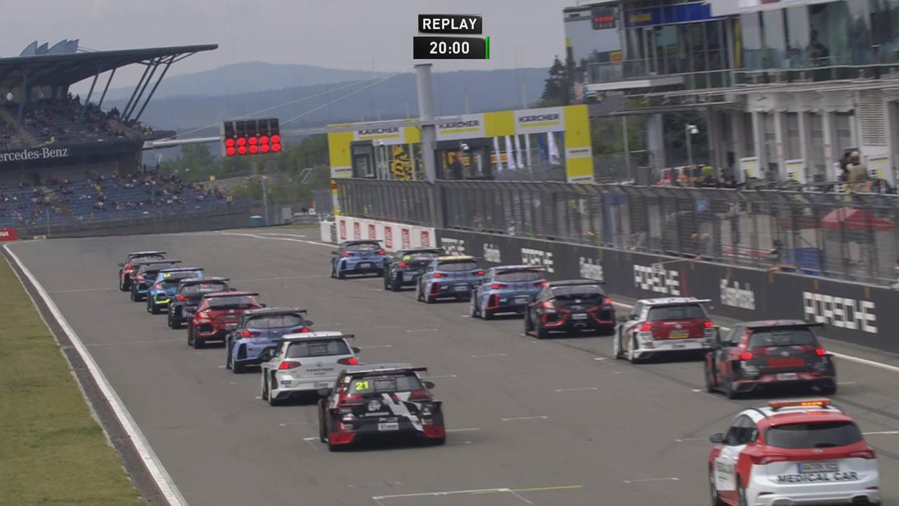 ADAC TCR Germany: Harald Proczyk vergibt Sieg nach Frühstart