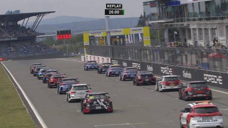 Harald Proczyk gibt im ersten Rennen auf dem Nürburgring die Siegchance her und erhält eine Boxendurchfahrtsstrafe.