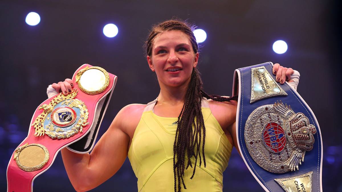 Bis heute ist sie in ihren 22 Kämpfen noch ungeschlagen. Am 23. Oktober 2010 sichert sich die in der ehemaligen Sowjetunion geborene Athletin gegen Teresa Perozzi den WBO-Titel. Am 18. Februar 2011 fügt sie mit einem Sieg gegen Diana Kiss den WBF-Gürtel hinzu